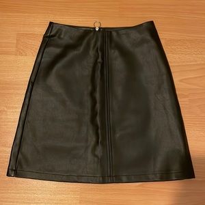 Faux leather skirt with zipper in the back